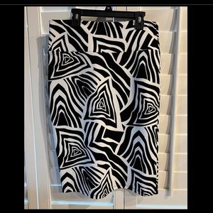 LuLaRoe women's pull-on skirt. SZ M. Comfortable material. Excellent condition.